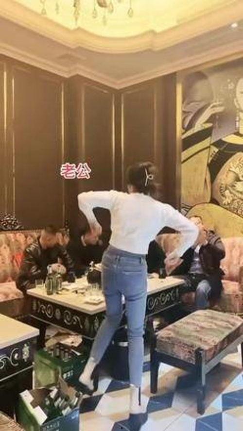 梦见老公在ktv玩,揭秘老公在KTV的奇幻之夜