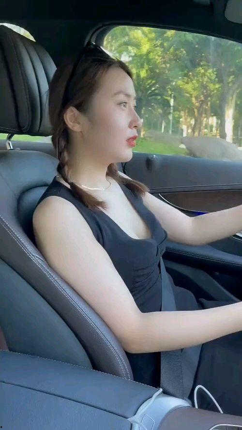 美女穿丝袜开车图片,美女驾驶风采尽显