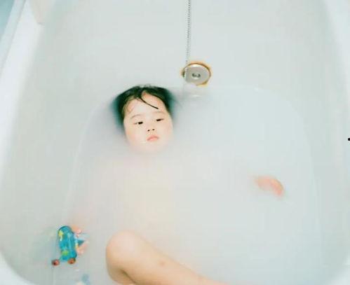 为啥小孩能拍av,为何幼童竟涉足成人影视领域？