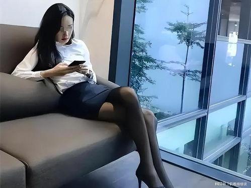 表姐的胸和丝袜,揭秘表姐的性感胸围魅力